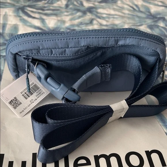 Lululemon Athletica Everywhere Belt Bag Long Strap 1L - Picture 2 of 5